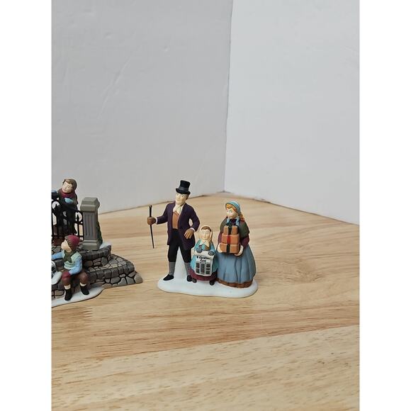 Dept 56 A Christmas Carol Reading by Charles Dickens Set of 4 No. 58403 - Picture 4 of 16